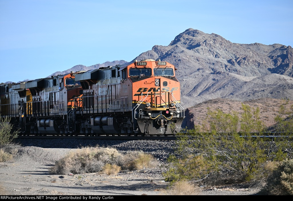 BNSF 7588 East